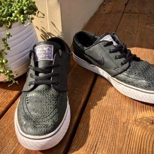 SOLD Boys Nike Shoes